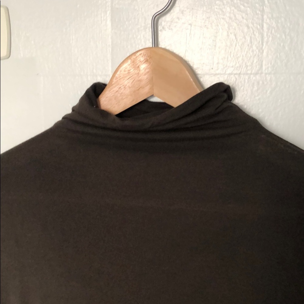 aritzia babaton - seaton turtle neck size small